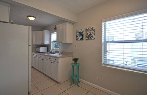 Parker Ridge House | Heated private pool, walk to Zoo, Science Museum & Park