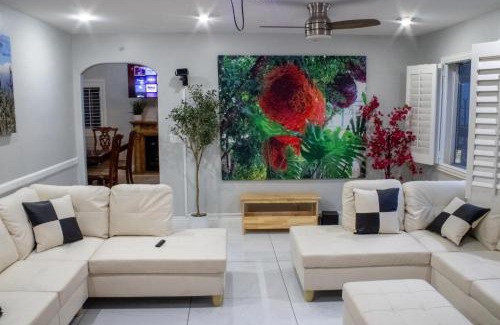 Las Vegas House | Heated Salt Pool, BBQ, Movie Projector, Stereo, Billiards Table, Arcade Game, Darts - Stone Sanctuary NW at Childrens Memorial Park, Pool Heat Optional