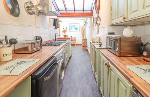 Knutsford Cottage | HEATH CORNER, pet friendly, character holiday cottage in Knutsford