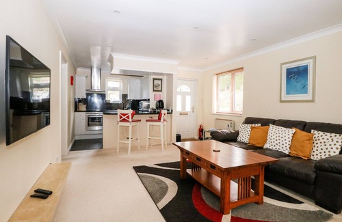 Buxted Cottage | HEATH RETREAT, family friendly, with pool in Buxted