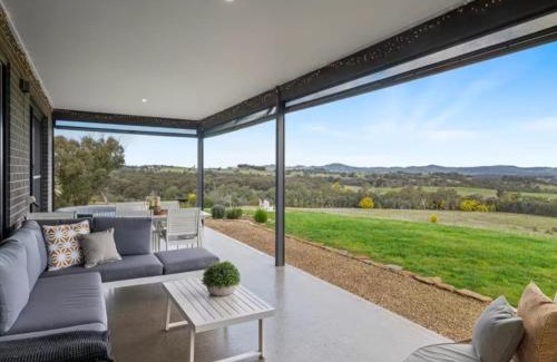 Heathcote South House | Heathcote Getaway, Nullegai with Spectacular Views