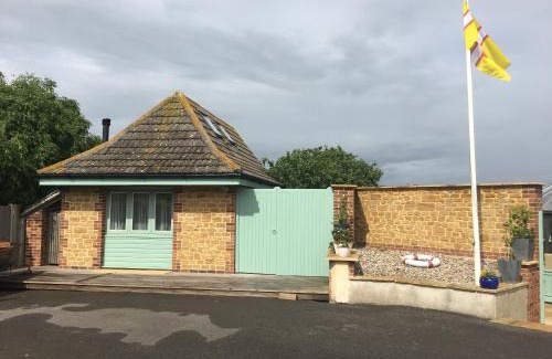 West Bay Bed & Breakfast | Heatherbell Cottage Guest Accommodation