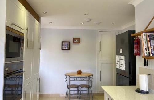 Stanwell House | Heathrow Airport Accommodation