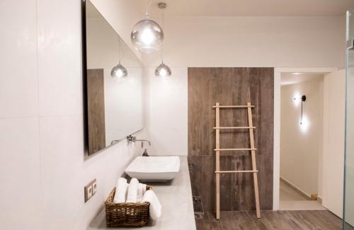 Naxos Town Apartment | Heaven's Hill