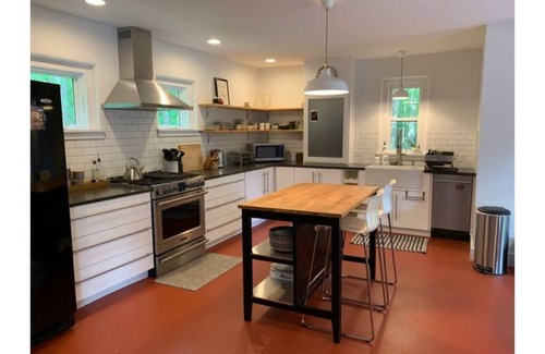 Pittsboro House | Heavener farm guesthouse (two story)
