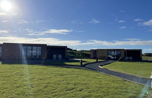 Port William Cabin | Heavenly 1 bed Converted Shipping Container With hot tub