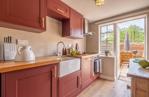 Sudbury Apartment | Heavenly 16th century cottage in pretty rural village with great amenities - Swan's Nest