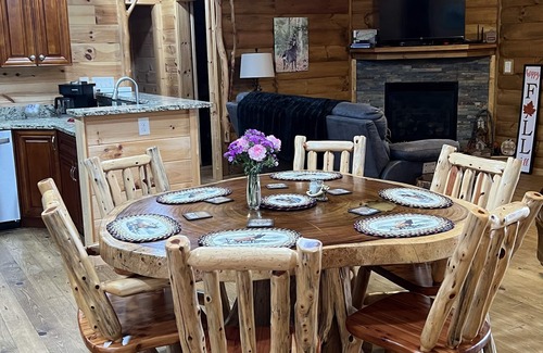 Whittier Cabin | Heavenly mountain views! Premium luxury cabin. Step free entry-Harrah’s Casino.
