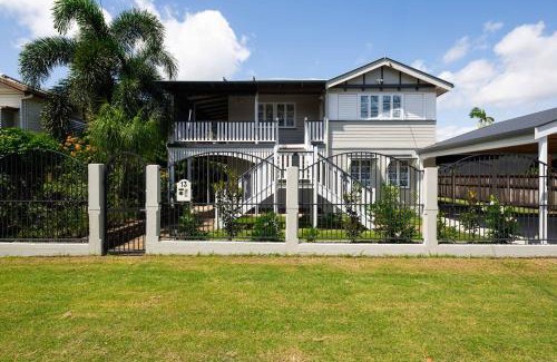 Westcourt House | Heavenly Palms on Collinson
