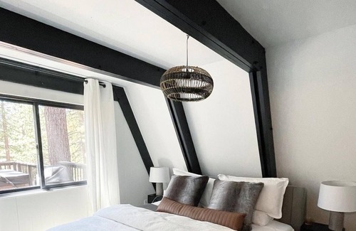 South Lake Tahoe Cabin | Heavenly Valley A Frame - 5 min walk to Heavenly Mountain