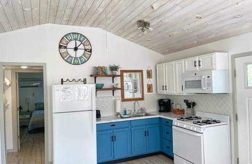 Luray Cabin | Heaven’s Oasis- Riverfront cabin with hot tub!