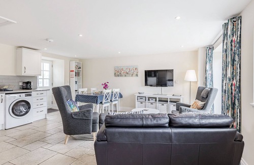 Maiden Newton House | HEBE, pet friendly, character holiday cottage in Maiden Newton