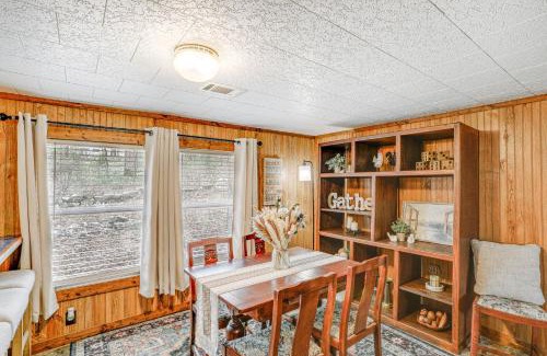 Wilburn House | Heber Springs Cabin with Deck 3 Mi to Sugarloaf Mtn