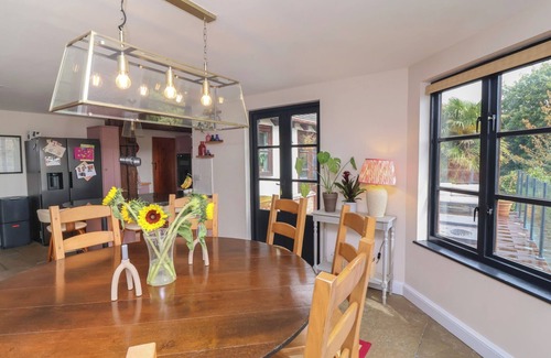 Barnstaple Cottage | HEDGEROSE, pet friendly, character holiday cottage in Barnstaple