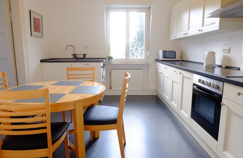 Weststadt Apartment | heidel-home 3Room Apartment: central villa from 1926 for singles/groups/family