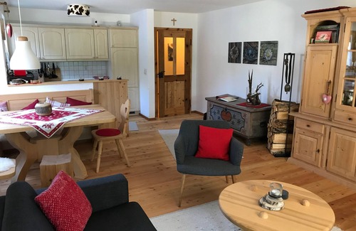 Schwangau Condo | Heile Welt - High-quality furnished vacation apartment with castle view