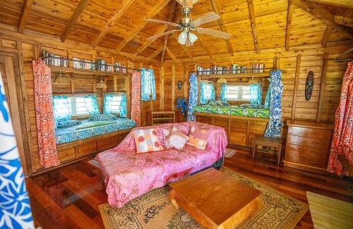 Ha'apiti House | Heimanarii's Lodge - Fare Manu