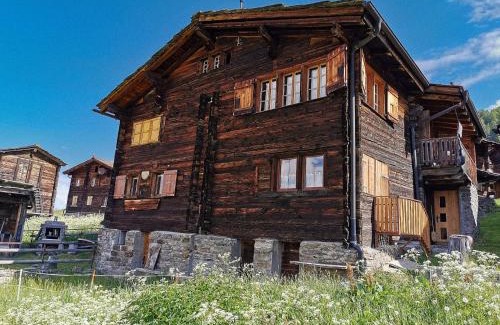 Staldenried Gspon Apartment | Heimelige Wohnung in einem Walliser Haus