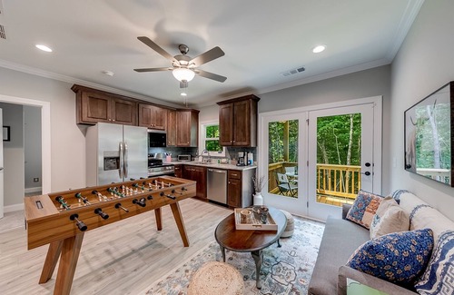 Helen House | Helen Mountain Cottage– Cozy Cottage with Mountain Views