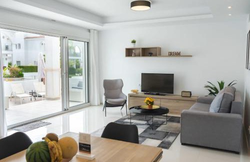 Quesada Apartment | Helgafell Olivos Courtyard Suite