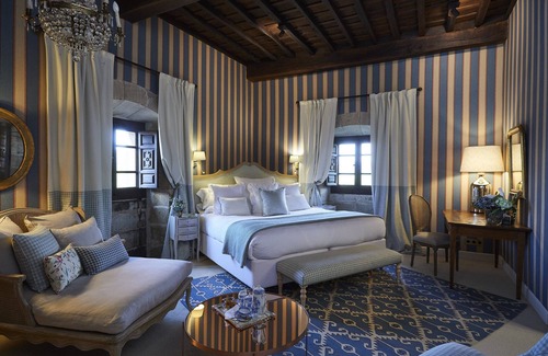 Puente Viesgo Hotel | Helguera Palacio Boutique & Antique