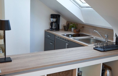 Freiberg am Neckar Apartment | Helle, Gemütliche Dachgeschosswohnung mit Blick Über das Neckartal