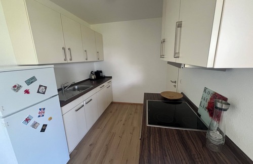 Kuerten Apartment | Helle, Moderne Wohnung im Grünen