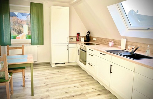 Frensdorf Apartment | Helle NEU Renovierte Ferienwohnung mit Großer Dachterrasse