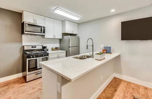 Old East Dallas Apartment | Hello Gorgeous Flat near Downtown!