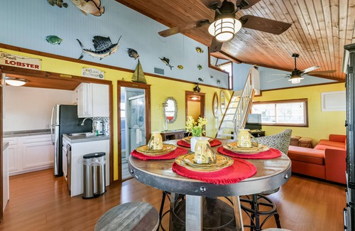 Galveston House | Hello Sunshine | Steps Away from Beach + Community Pool!