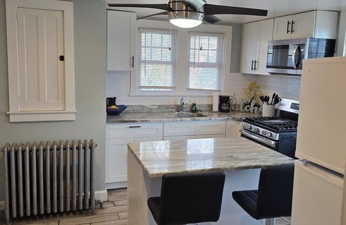 Wilmington Apartment | Hello, welcome to our COMFY 2 BEDROOM apartment located in Wilmington Delaware.