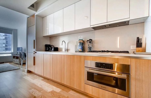 Hell's Kitchen Apartment | Hells Kitchen Studio BR Downtown/River | Gym + Rooftop available
