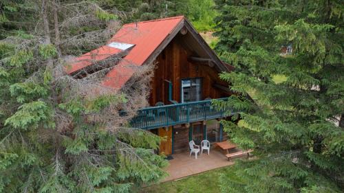 Clearwater Hotel | Helmcken Falls Lodge Cabin Rooms and RV Park