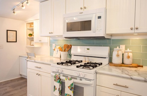 Huron House | Hemingway House Near Cedar Point & The Beach