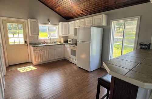 Reading House | Hemlock Lake House - Close to Hillsdale College