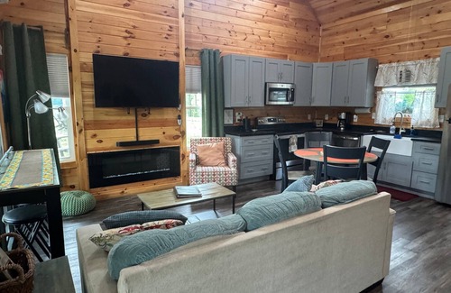 Rogers Cabin | Hemlocks Over Muir in Rogers KY - Hot Tub & WiFi