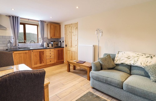 Llanwddyn Cottage | HEN BLAID, pet friendly, character holiday cottage in Lake Vyrnwy
