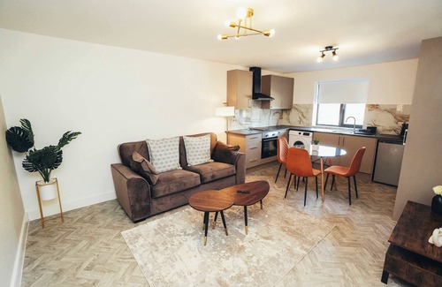 Barrow-on-Trent Apartment | Hen & Chickens Luxury Apt Free Parking | By DerBnB