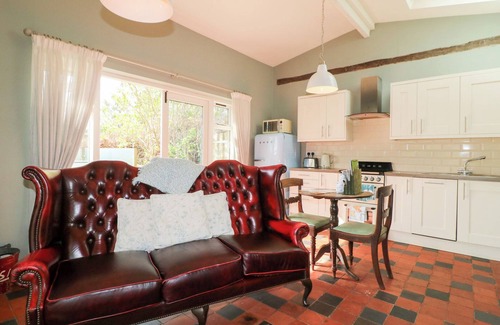 Rugeley Cottage | HEN HOUSE VIEW, pet friendly, with hot tub in Rugeley