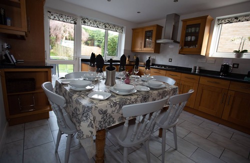 Corfe Mullen Cottage | HENBURY HIDE, family friendly, with a garden in Corfe Mullen