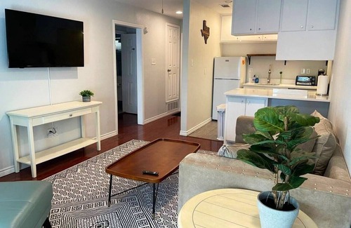 Knox - Henderson Apartment | Henderson Haven - 1 bedroom King Bed Private Patio