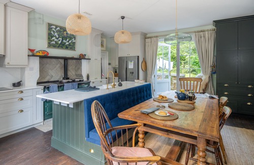 Shrewton House | Henge Estate: 9-10 bedroom Manor House near Stonehenge; (sleeps 5 to 24 people)