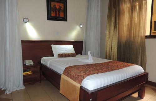 Ngara West Hotel | Hennessis Hotel