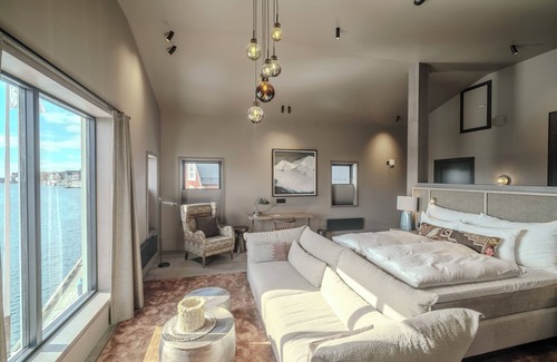 Henningsvaer Hotel | Henningsvær Bryggehotell - by Classic Norway Hotels