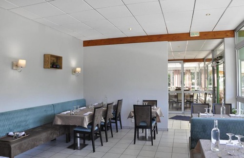 Rostrenen Hotel | Henri 4