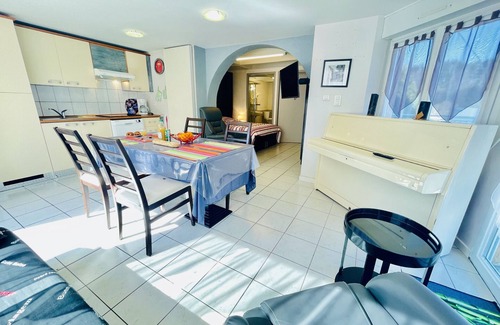 Forges-les-Bains Apartment | Henry 4: Charming apartment with terrace (and parking)