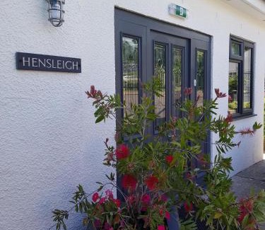 Charmouth Bed & Breakfast | Hensleigh House