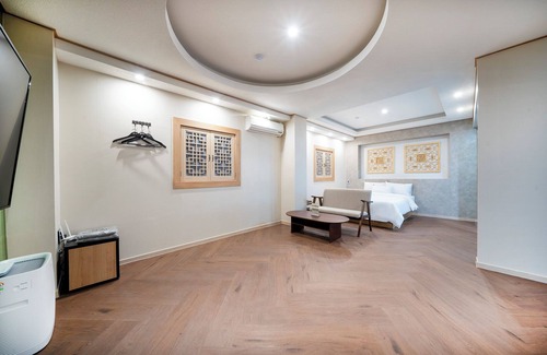 Seosan Hotel | Heo & Jang Hanok Hotel