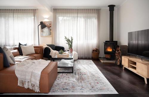 Hepburn Springs House | Hepburn Springs Retreat- stylish & light-filled
