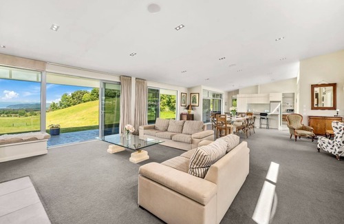 Kinloch House | Hepina Heights Retreat